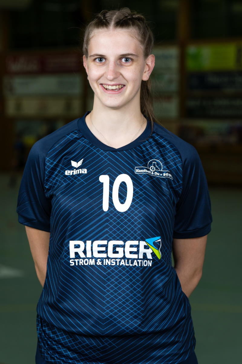 Fiona Schilling (#10)